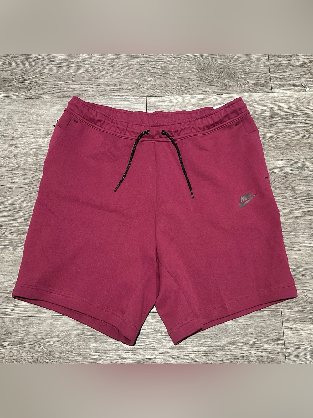 NIKE SPORTSWEAR TECH FLEECE SHORTS
ROSEWOOD / PLUM SIZE XL BRAND NEW